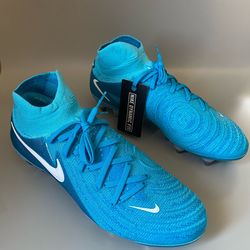 Nike Phantom Luna II SG Pro soccer shoes