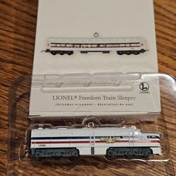 Hallmark Ornament Lionel Freedom Train