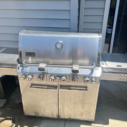 Weber Summit 670 Series.
