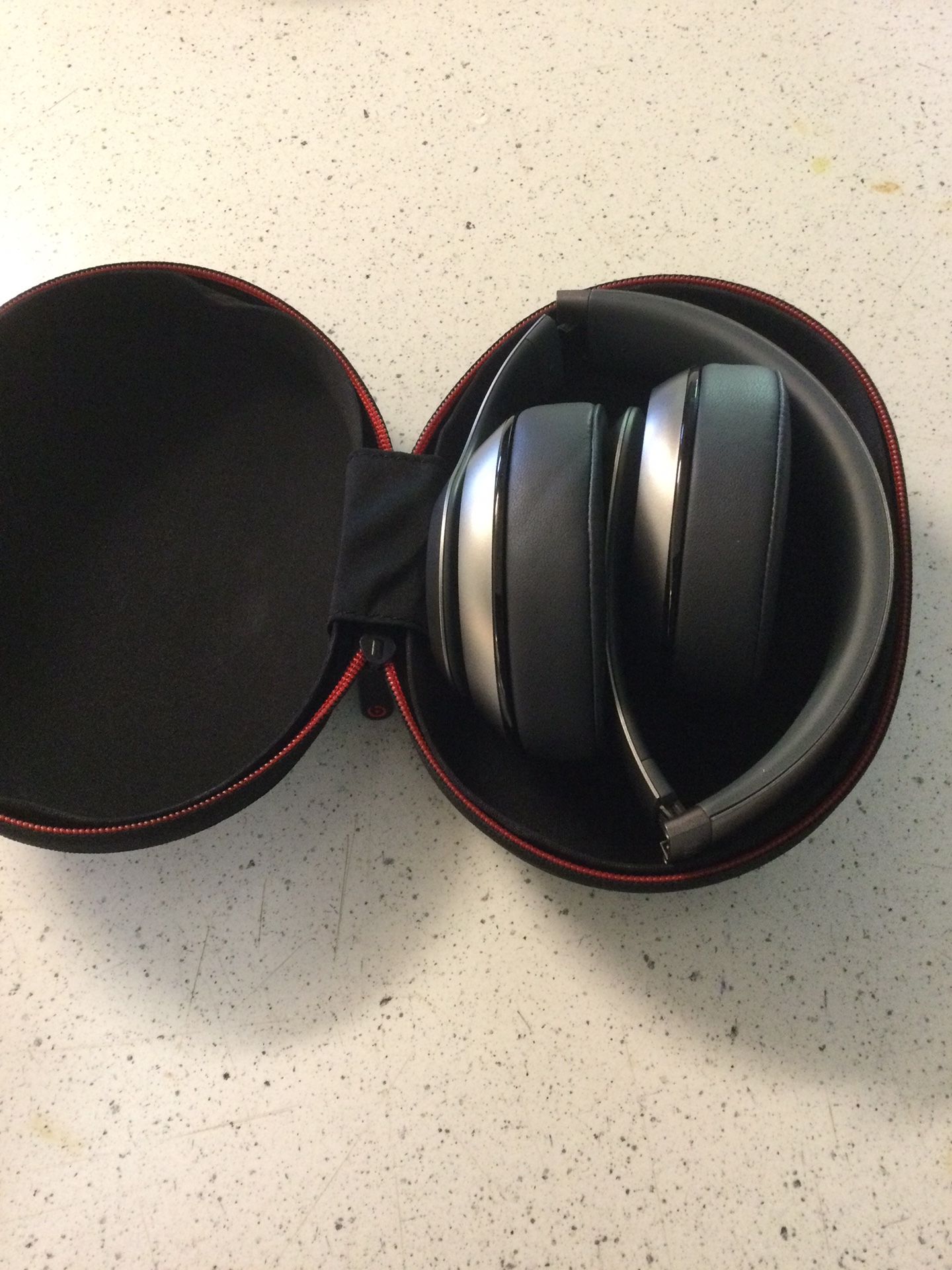 Beats Studio 2 Wireless/Bluetooth