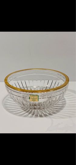 Marquis Waterford Hanover Gold Hand Cut Crystal Bowl Gold Rim Signed 5.5”. Beautiful Crystal bowl is in very good condition. Marquis Waterford Hanover
