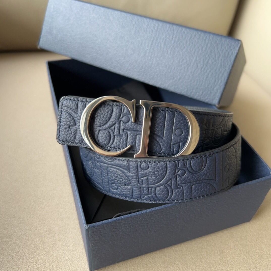 A classic versatile belt for men