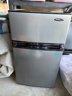 Danby Compact Fridge with Freezer