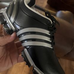 Golf shoes