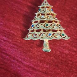 J.J Christmas Brooch 