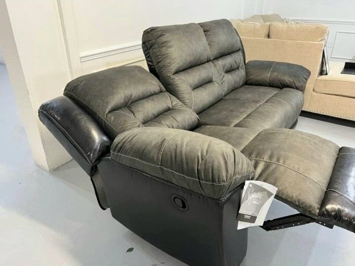 EARHART CHARCOAL RECLINING LOVESEAT WITH CONSOLE