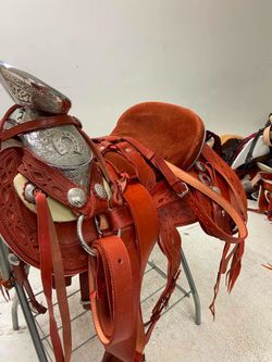 Montura charra de Cuero con todo el Herraje y él fuste plateado