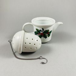 VTG--Holiday Ivy House of Prill Tea Pot and  Strainer