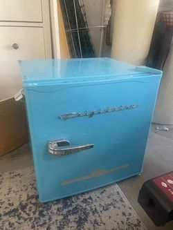 Frigidaire mini fridge