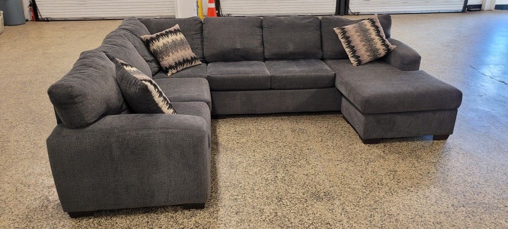 Large Sectional (I CAN DELIVER)