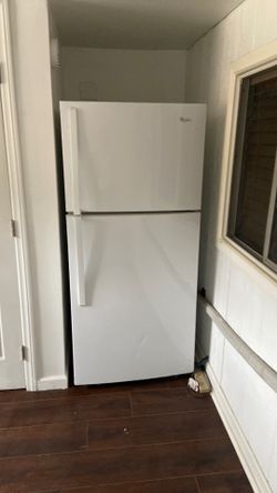 Whirlpool refrigerator 32x32x65