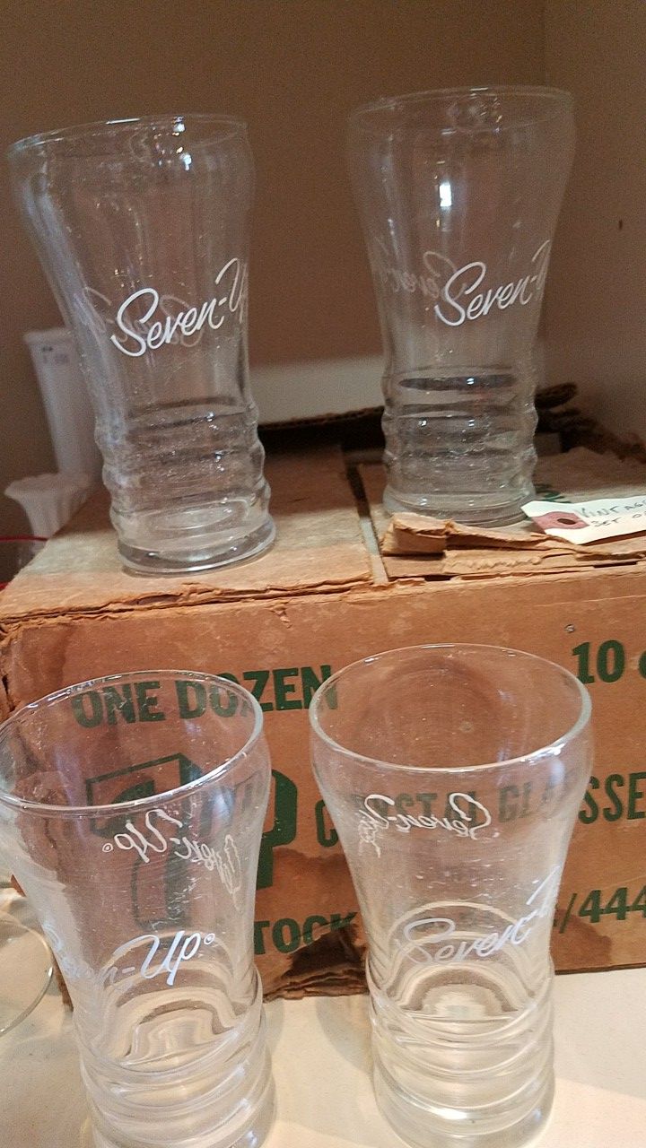 12 Vintage 7-Up Glasses
