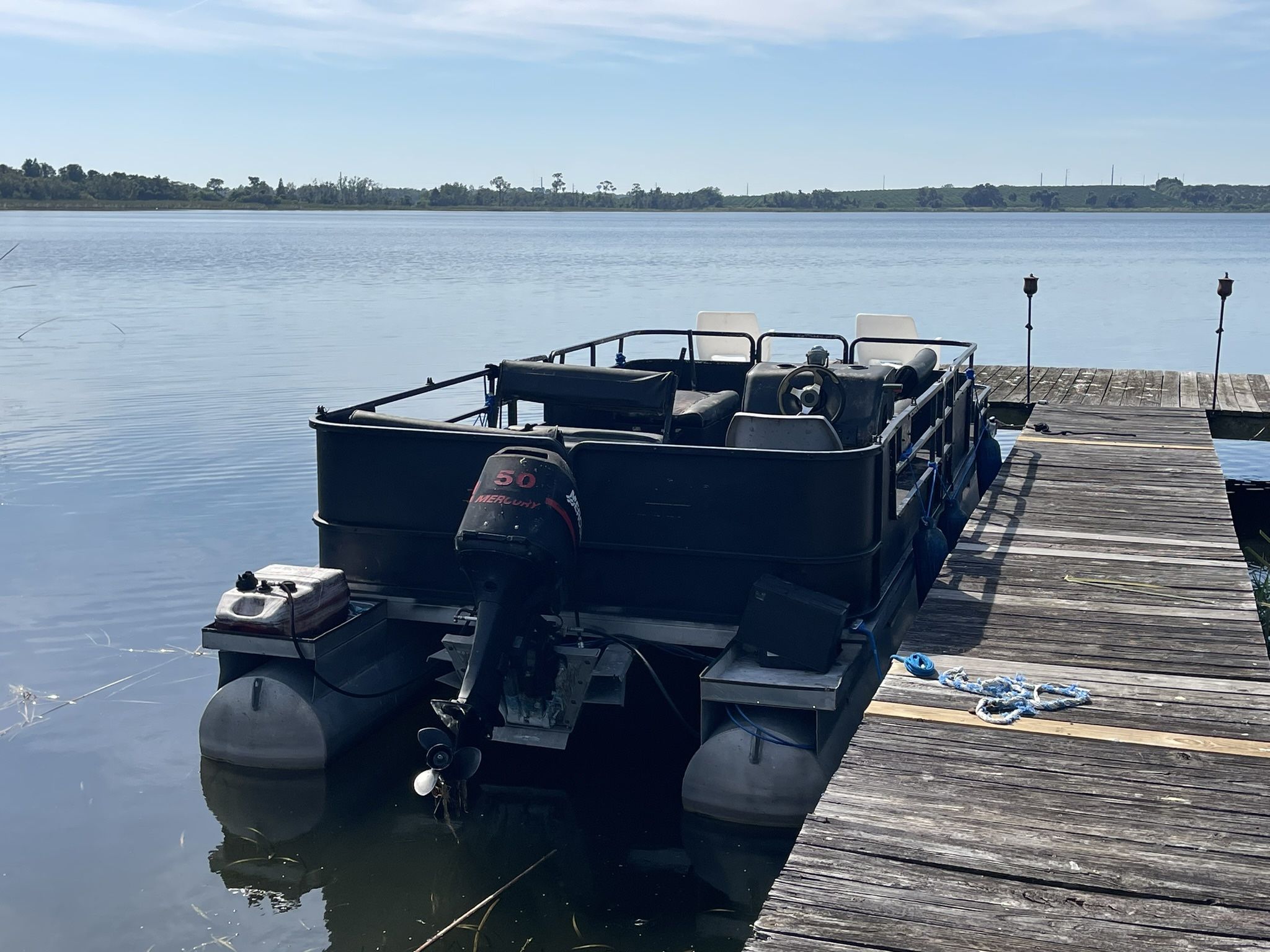 24 Foot Pontoon  50 Hp Motor