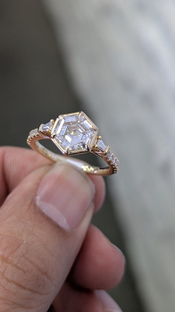 2.33Ctw Hexagon Diamond Ring 14KY