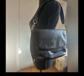 “Kate Spade Leather Shoulder Bag – Excellent Condition” 