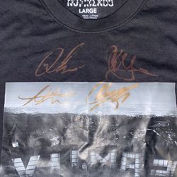 Autographed Qias Omar Tour Family Graphic T Shirt Dream Qrew large signed