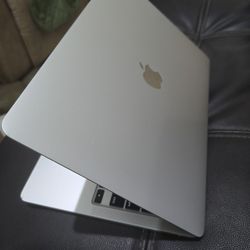 New 2019 Macbook Pro A1989 i7,16Gb,512Gb SSD,13” LCD, Charger,Brand New,Space Gray Color, Ori Box,Office 2022 for Great Sale/Iphone Trade In