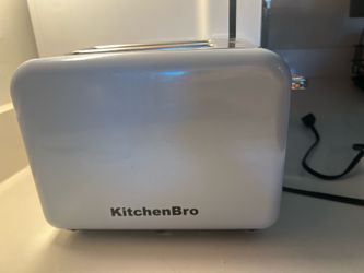 KitchenBro 2-Slice Toaster – Like New