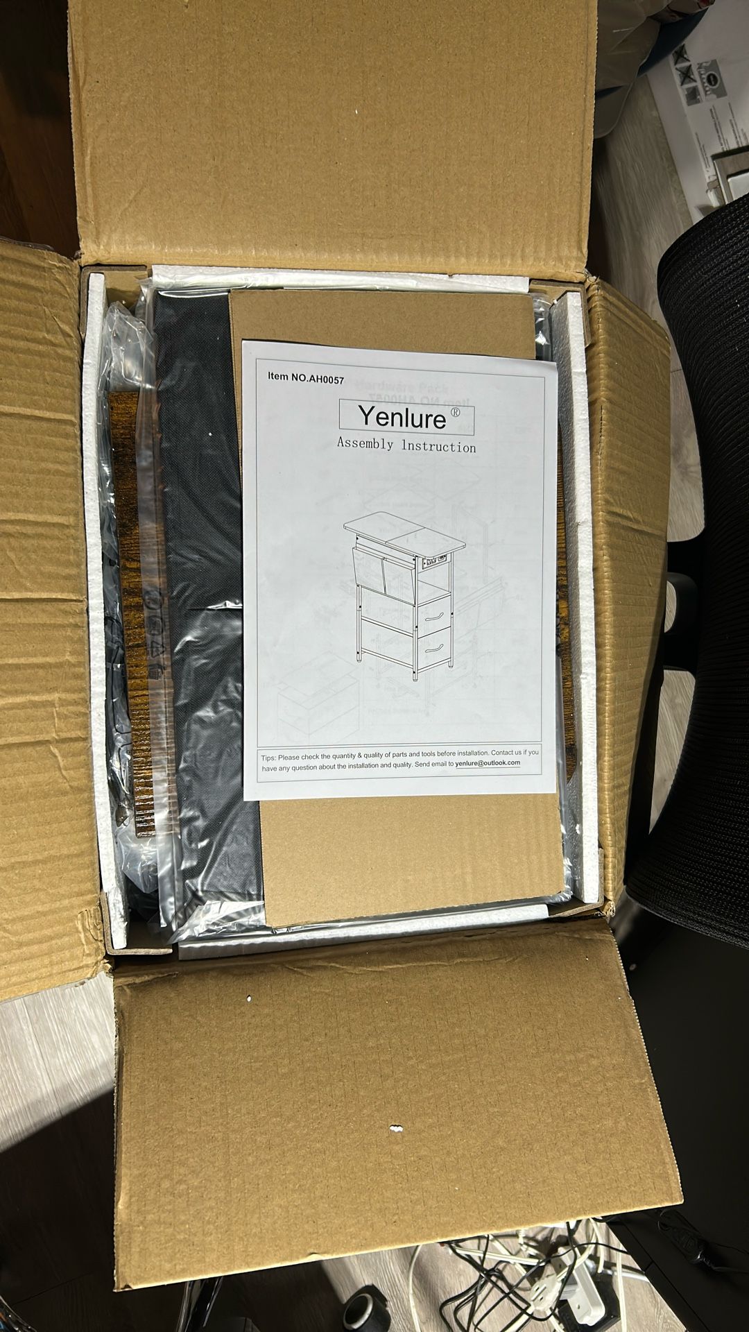 Yenlure Side Table / Charging Station / Storage 