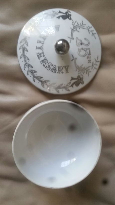Lefton china 25th anniversary bowl with lid. 5 in. Made in japan