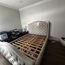 Upholstered Queen Size Bed 