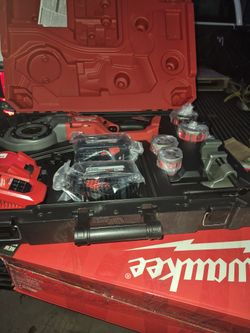 Milwaukee
M18 18V Lithium-Ion Cordless FORCE LOGIC 1/2 in. to 4 in. 10 Ton Knockout Tool STORE PRICE $2399