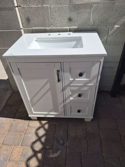 Vanity 30