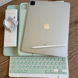 iPad Pro 12.9” (M1 chip / 2021) 5th Generation 128GB with  keyboard case and pen & Accessories 