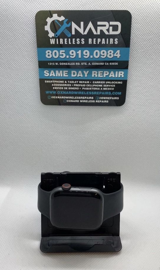 Apple Watch SE 44mm WIFI/GPS $300