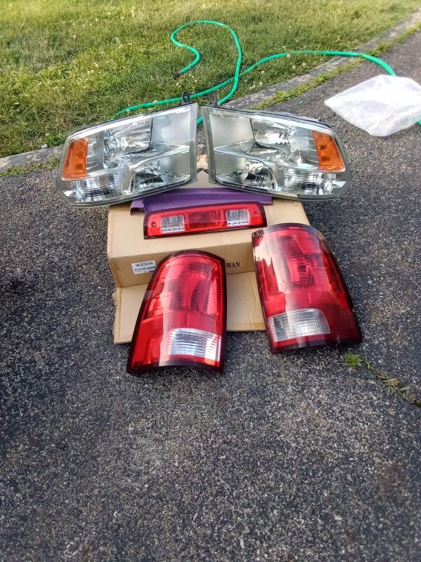 Dodge 1500 2 Front Headlight And 3 Rear Tail