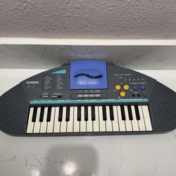 Casio TA-10 Casiotone Mini PCM Synthesizer With Cassette Player