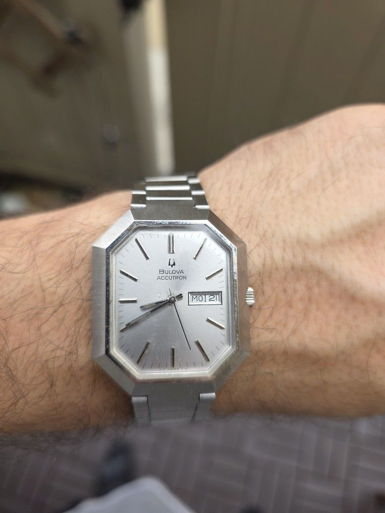 Vintage 1974 (N4) Bulova Accutron Watch Octagonal Royal Oak Style