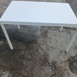 Table That Extends To Make It Bigger 