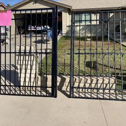 Puerta(El ancho es de 10.9 y el largo es de 5 pies)