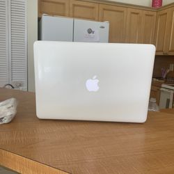 Apple MacBook Laptop 