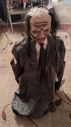 Zombie Creeper Halloween Prop