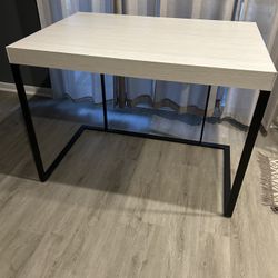 Desk / Table 