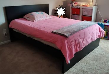 Cama matrimonial o full size con matress en perfecto estado