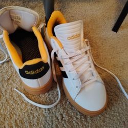 Adidas*** Women's Size 9 ***