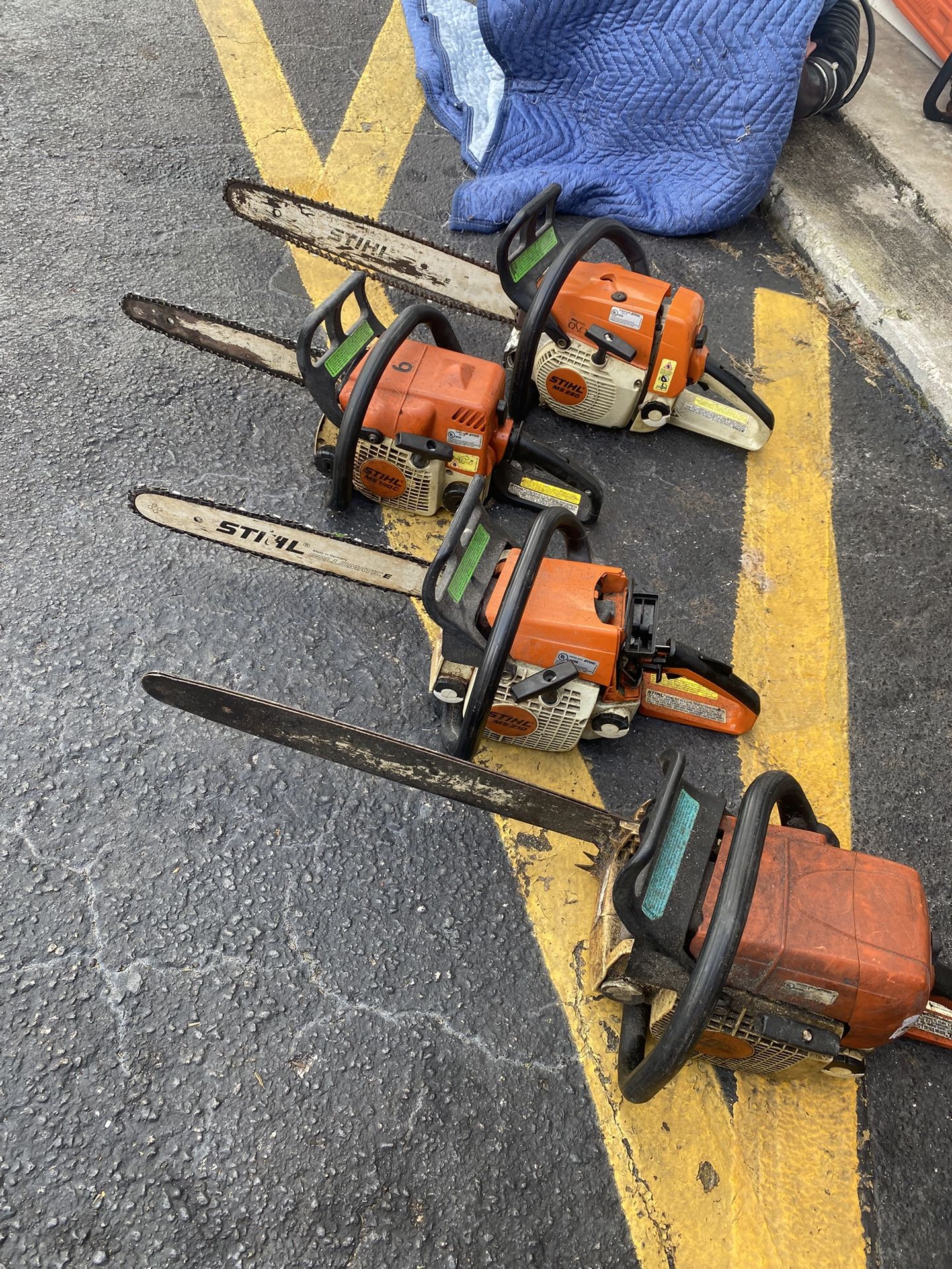 4 Chain Saws ((NEEDS WORK))
