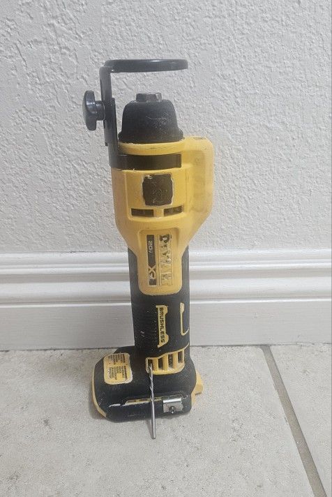 Dewalt Xr Cut Out Tool