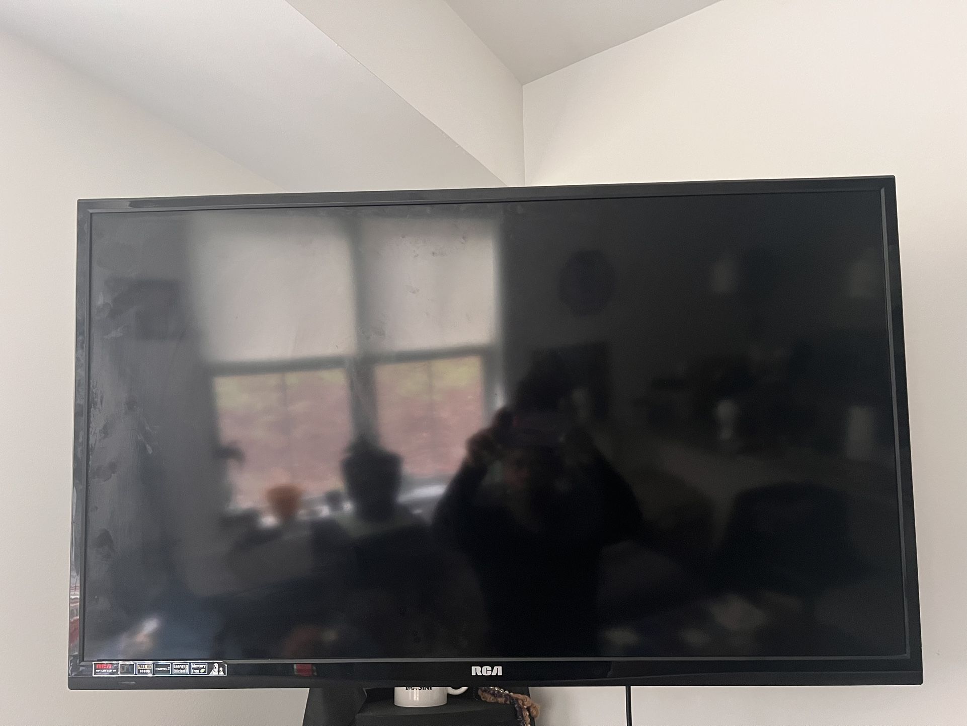 40” RCA LED LCD TV w/ Remote & Wall Mount