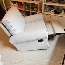 Pottery Barn Comfort Recliner/Swivel. Lightly used from NonSmoking, Pet free home. Originally $1350