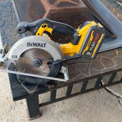 8 In Dewalt Circlet Saw Flexvolt 9ah 20/60 Volt Battery 
