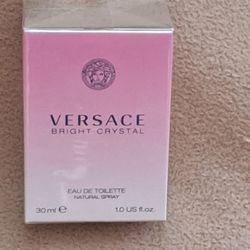 NEW & SEALED VERSACE WOMAN'S 10Z. SPRAY 30$