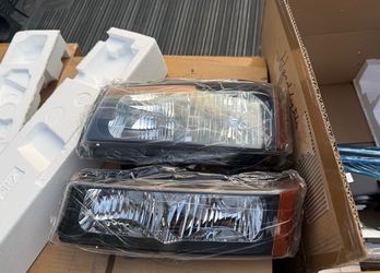 03-06 Chevy Silverado Factory Style Headlights Parking Lights