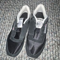 Woman’s Reeboks Classic Black And White 7 1/2