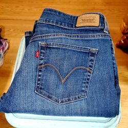 Levi 526 Jeans..size 10 Women's Boot Cut..Great Condition!