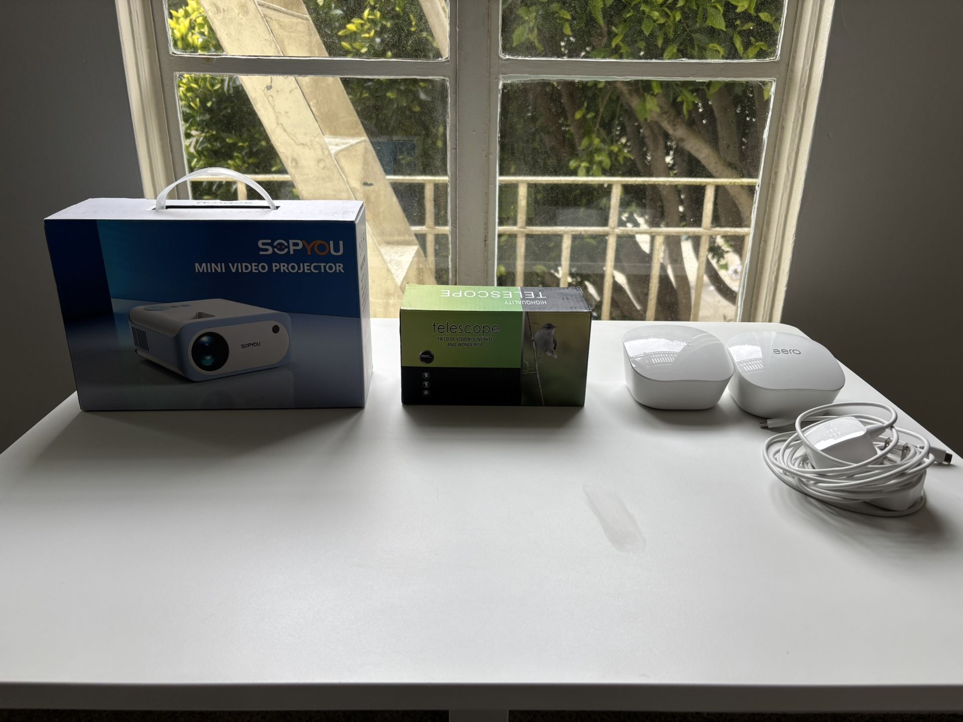 Projector, Eero, Telescope