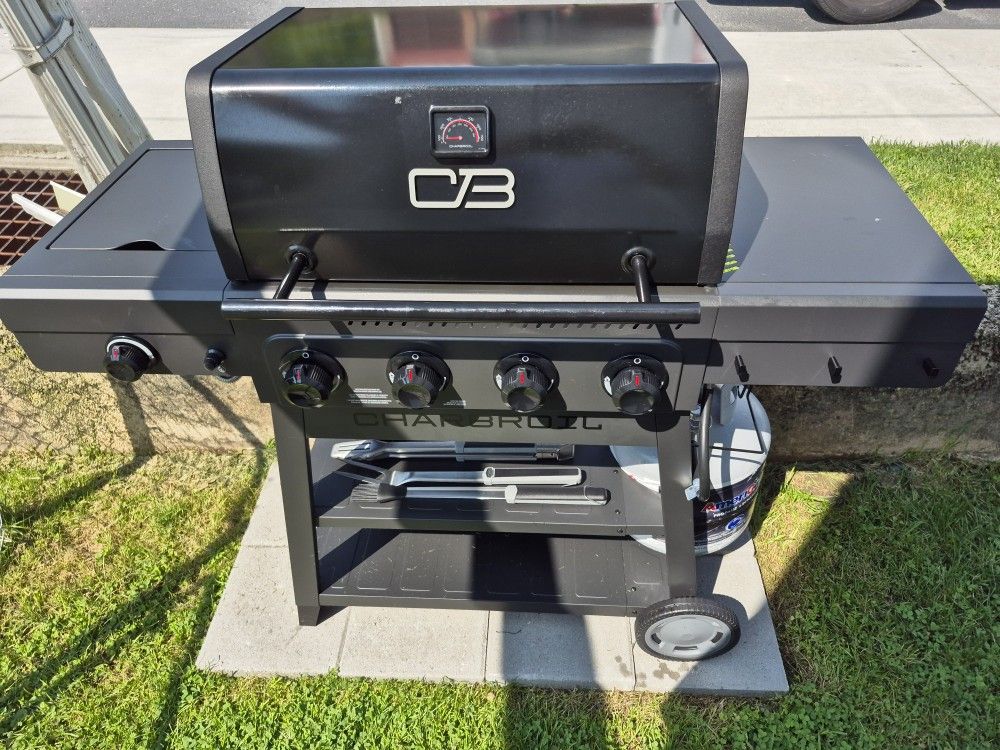 Charbroil Performance Propane Grill